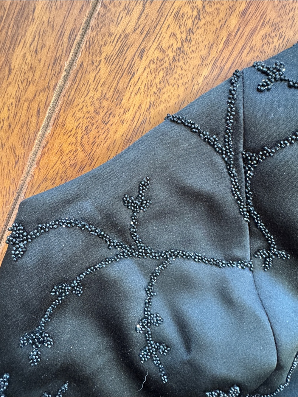 Cache Vintage Vampy Black Embroidered Halter Neck Satin Top - Picture 7 of 8